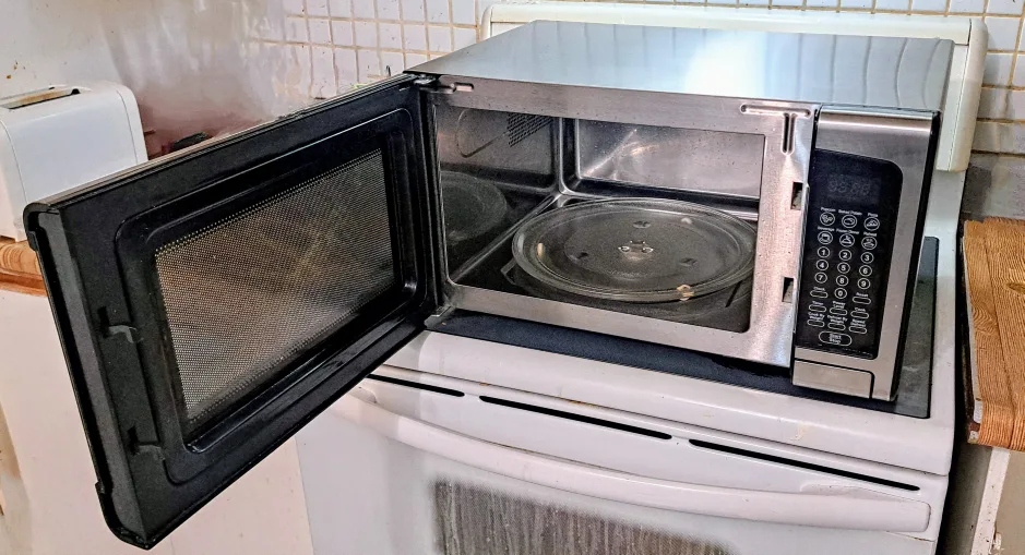 Danby Designer Large 1.1Cu. Ft. Stainless Steel Microwave image indicator(3)