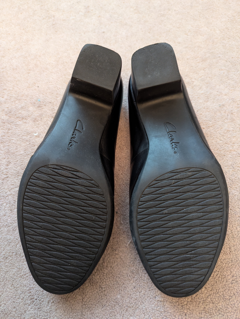 Clarks Women's Black Leather Pumps - photo 3