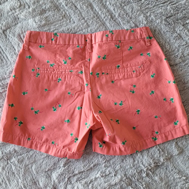 Old Navy Coral Palm Tree Print Shorts, Women's Size 0 image indicator(3)