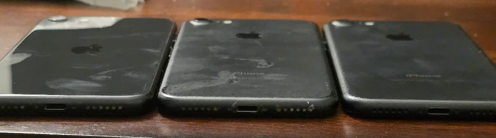 2 iPhones 7 + 1 iPhone 8 for screen spare only - icloud locked image indicator(2)