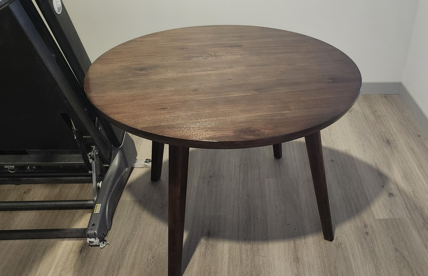 Mid-Century Modern Round Wooden Table - photo 2