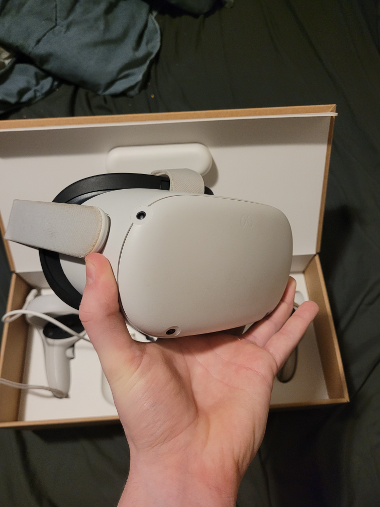 Meta Quest 2 VR Headset - 128 GB *1 working controller* - photo 2