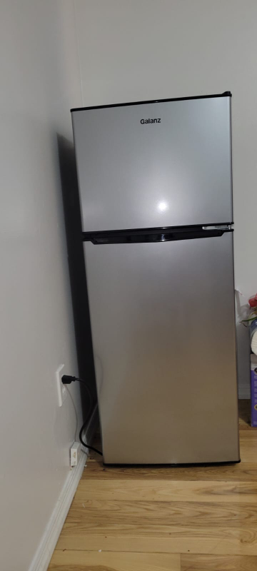 4.6 cu. ft. Medium Refrigerator - photo 2