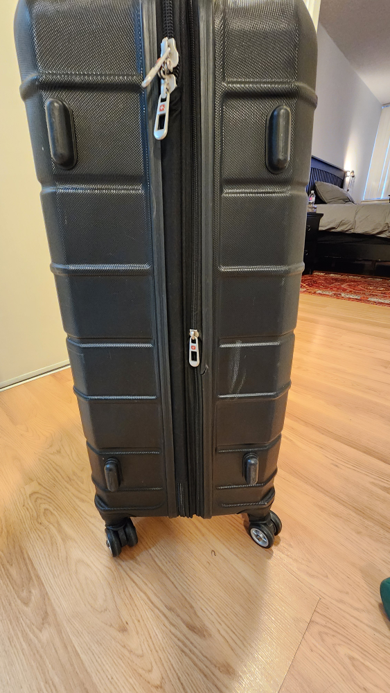 Large Black Swiss Gear Suitcase with Wheels - photo 4