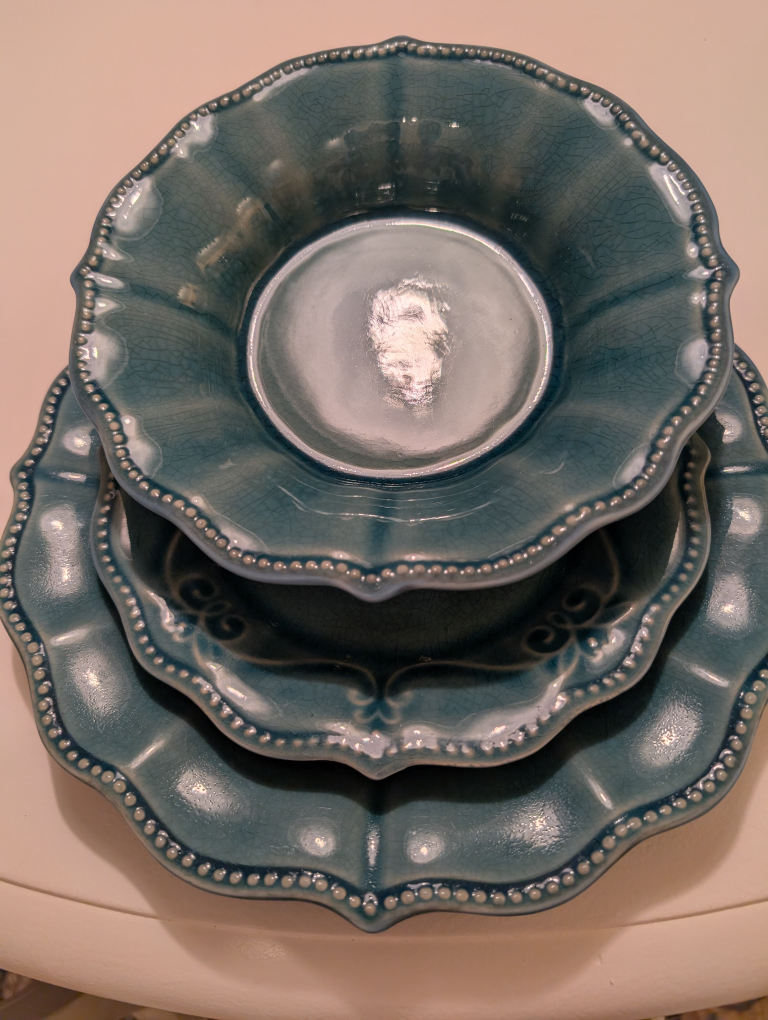 Pioneer Woman Dinnerware 4 PC. setting