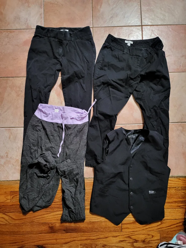 Women's Clothing Bundle: Tops, Pants, Shorts, and More! image indicator(4)