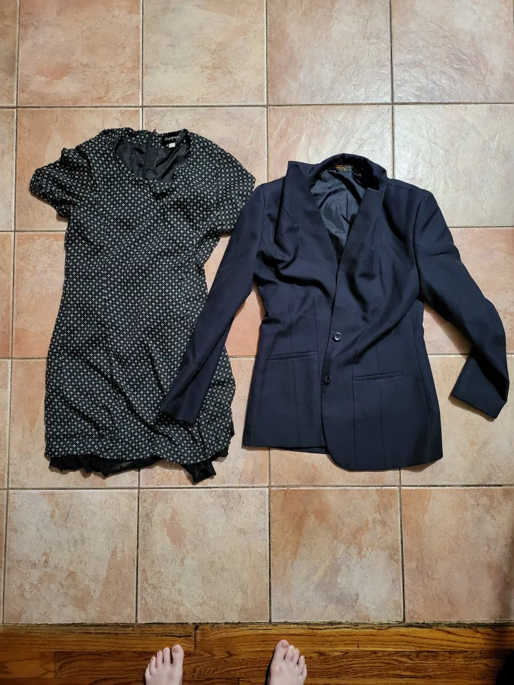 Women's Clothing Bundle: Tops, Pants, Shorts, and More! image indicator(6)