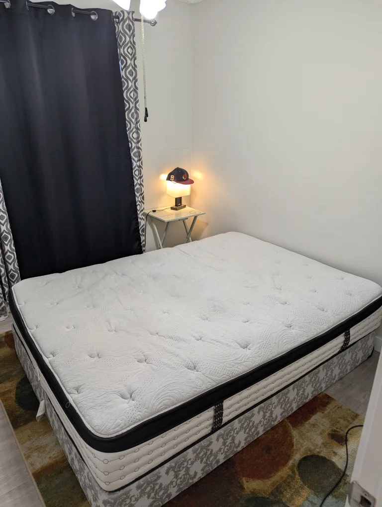 Queen Mattress and Box Spring Set thumbnail