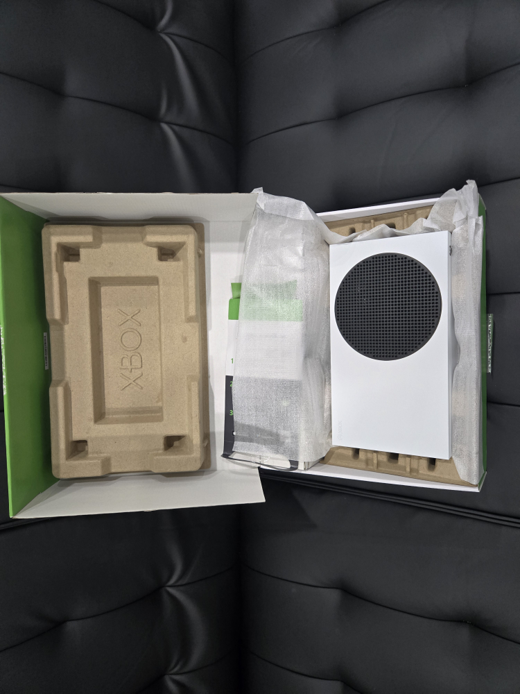 Xbox Series S 512 GB All-Digital Edition Console - White - photo 4