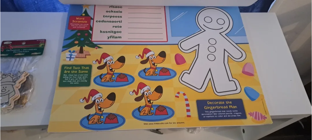 Giant Fun with Santa Family Fun Pad + Crayons & Wooden Ornaments image indicator(3)