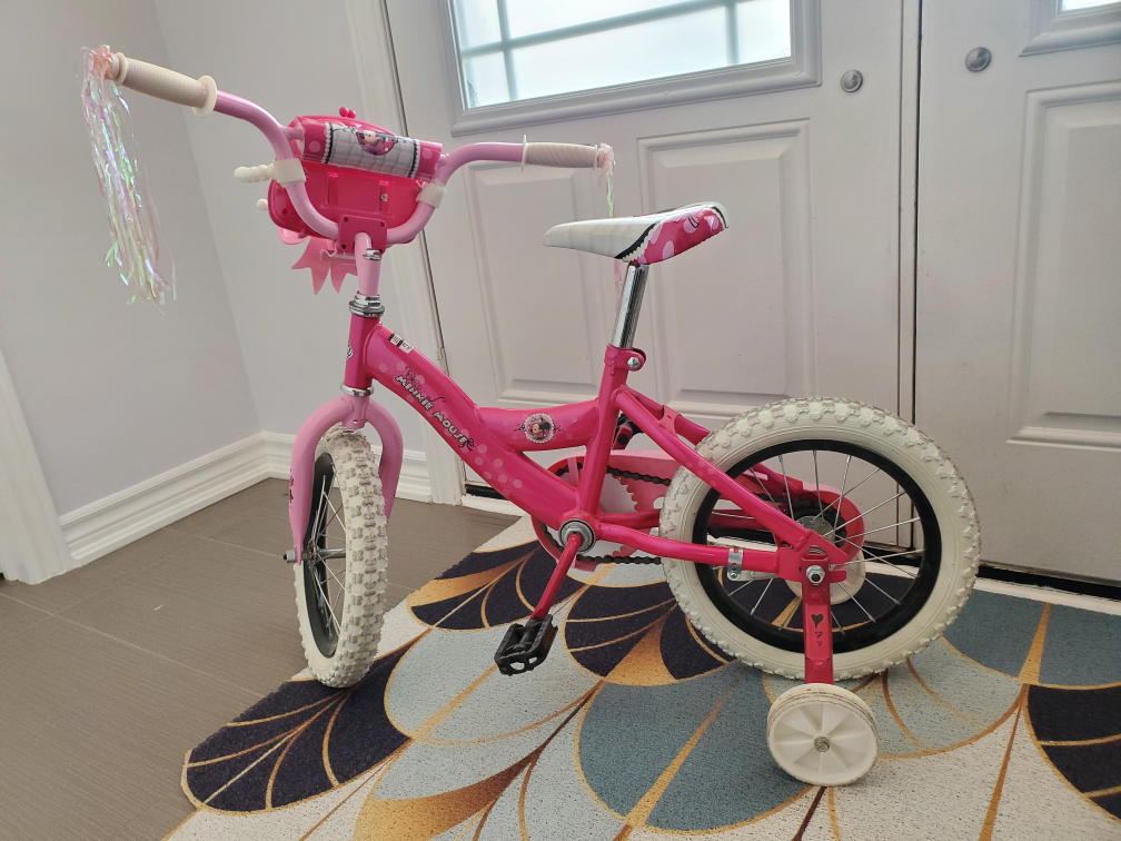 Girls bicycle and helmet - photo 2