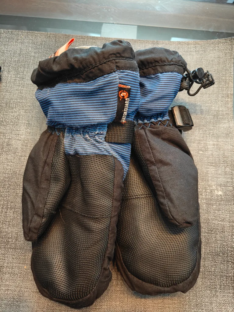 Boys size large Kombi Snow Mittens image indicator(2)