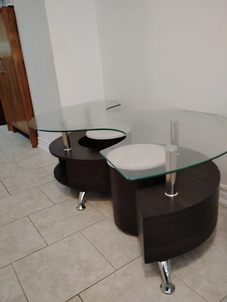 Unique S-Shaped Coffee Table with Two Ottomans image indicator(2)