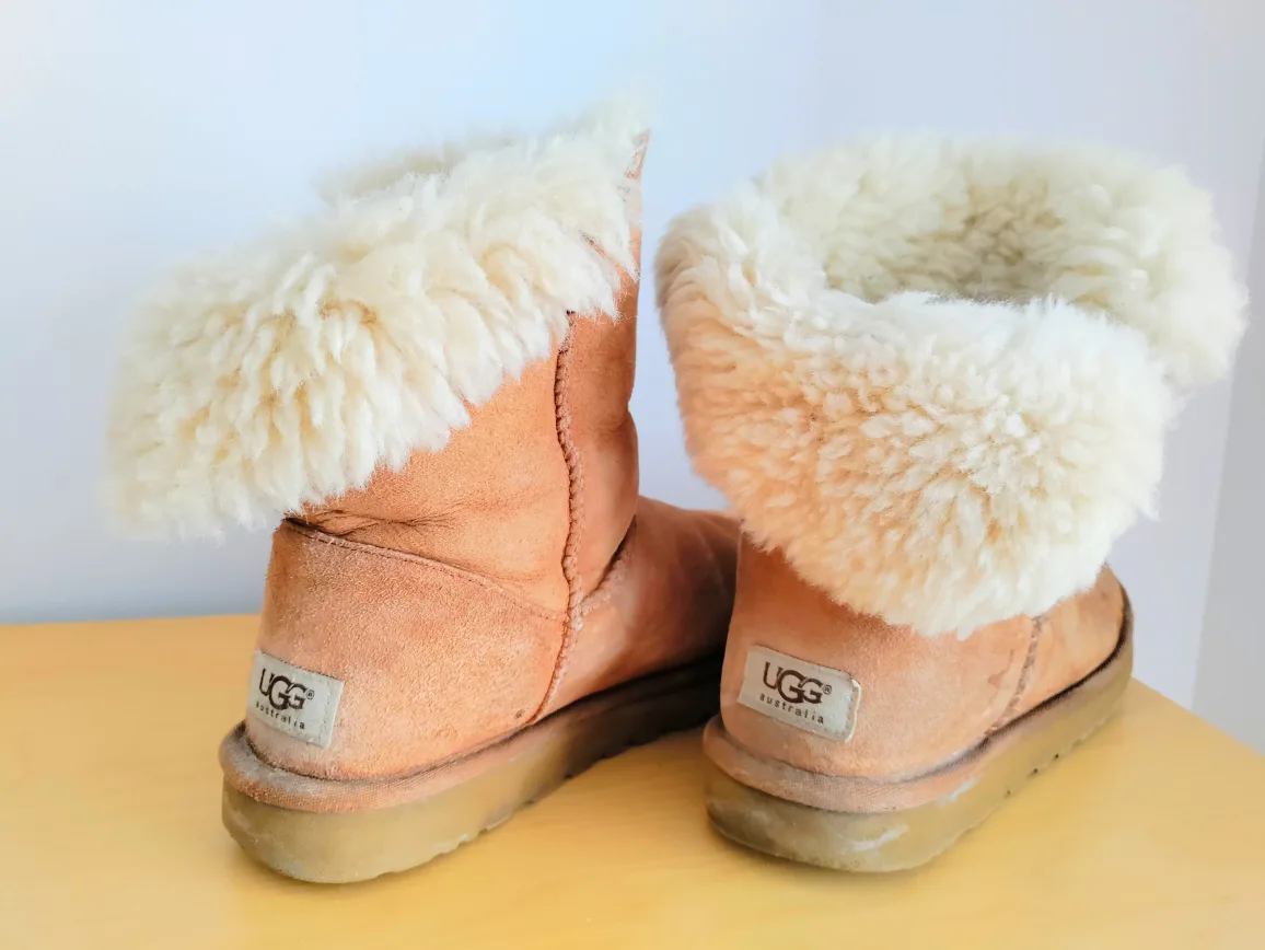 UGG Australia Women's Classic UGG Boots image indicator(2)