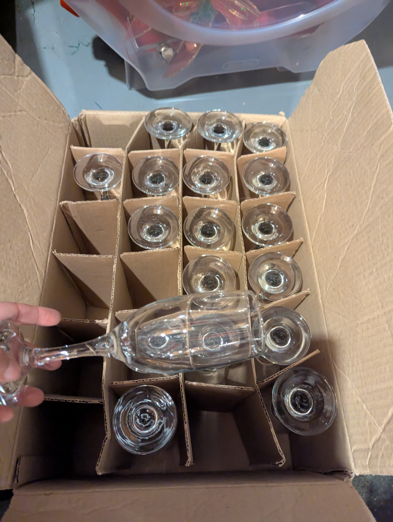 40 +2 champagne flutes - photo 2