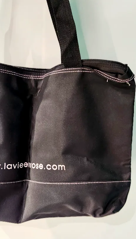 La Vie en Rose Black Tote Bag image indicator(3)