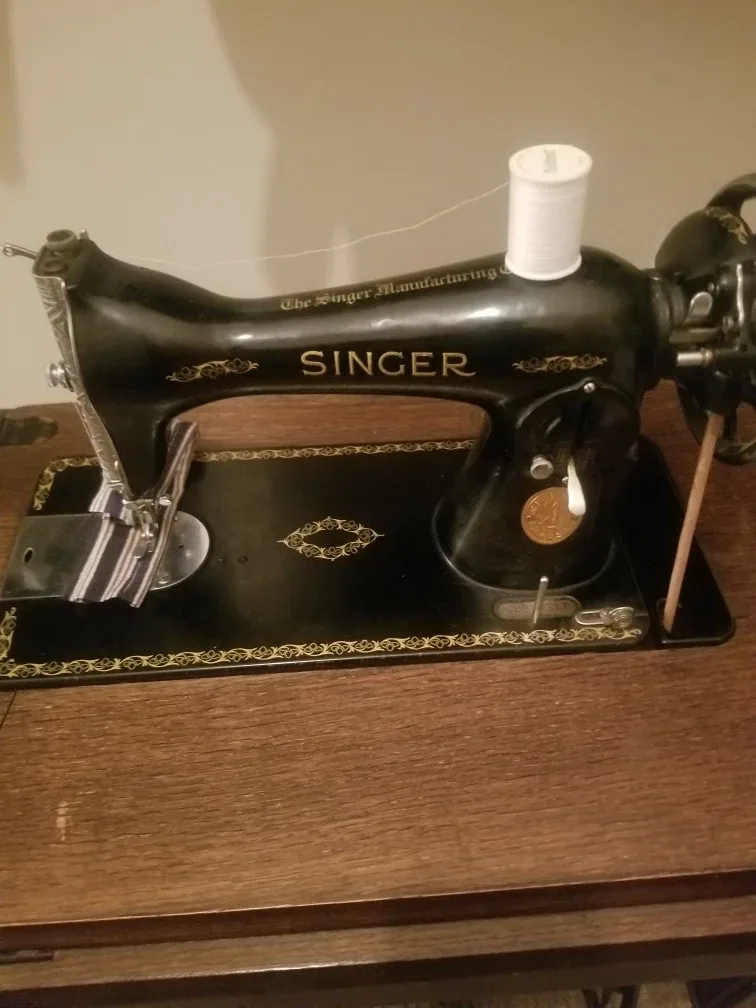 Vintage Singer Treadle Sewing Machine in beautiful cabinet image indicator(2)