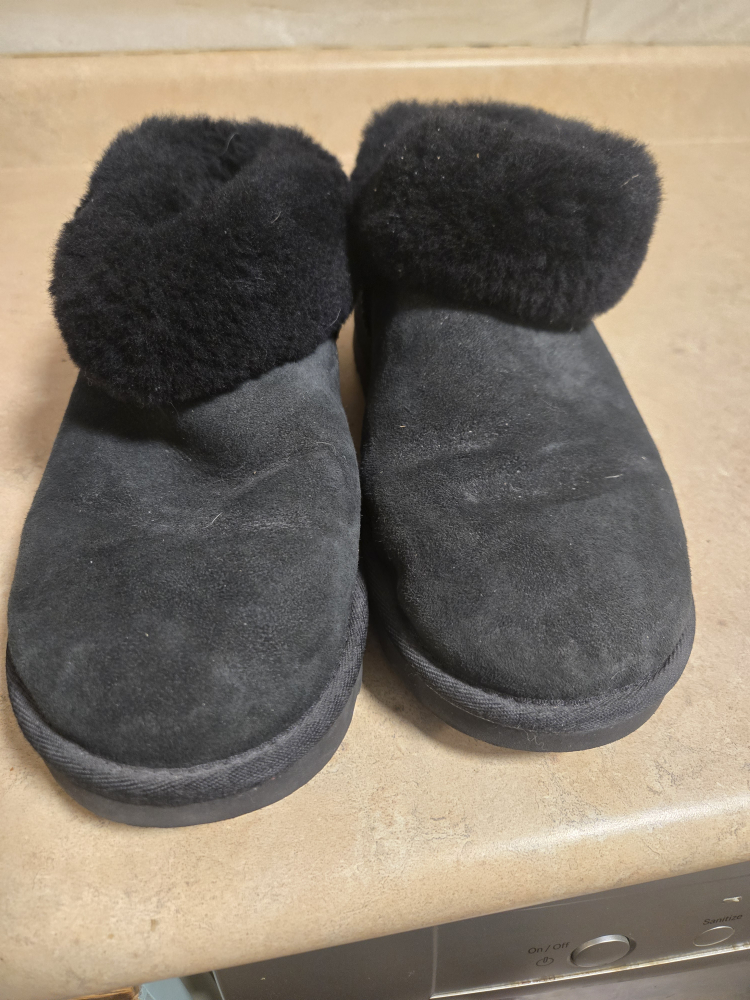UGG Black Sheepskin Slippers - photo 3