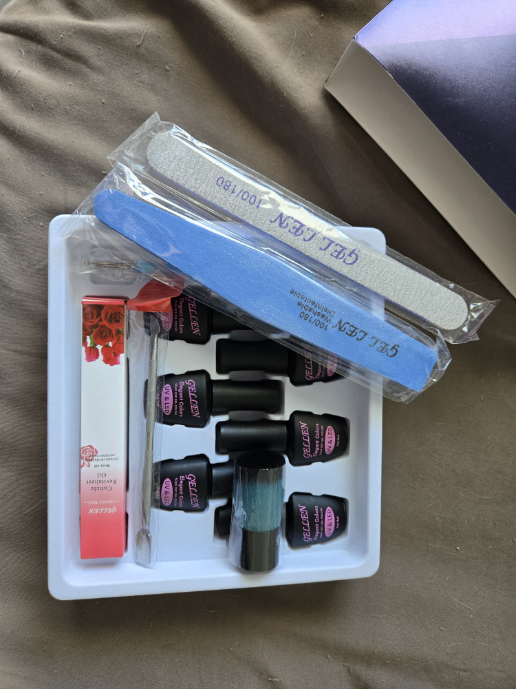 Gellen Nail Kit with UV Lamp