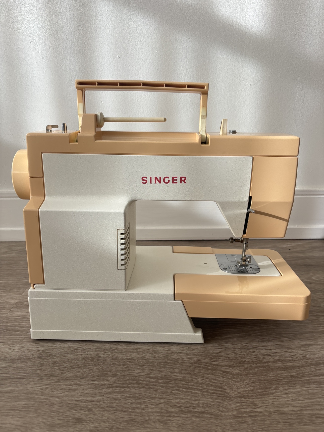 Singer Sewing Machine - photo 3