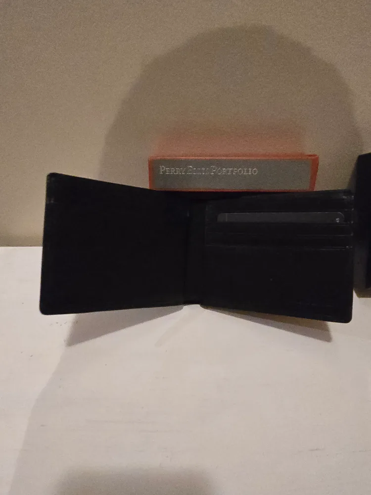 Perry Ellis Portfolio Leather Wallet image indicator(3)