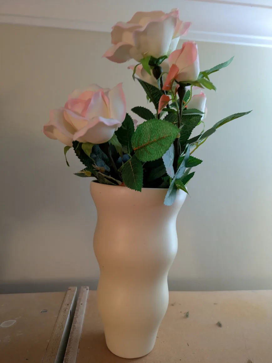 🏈 Cream Vase with Artificial Roses image indicator(2)