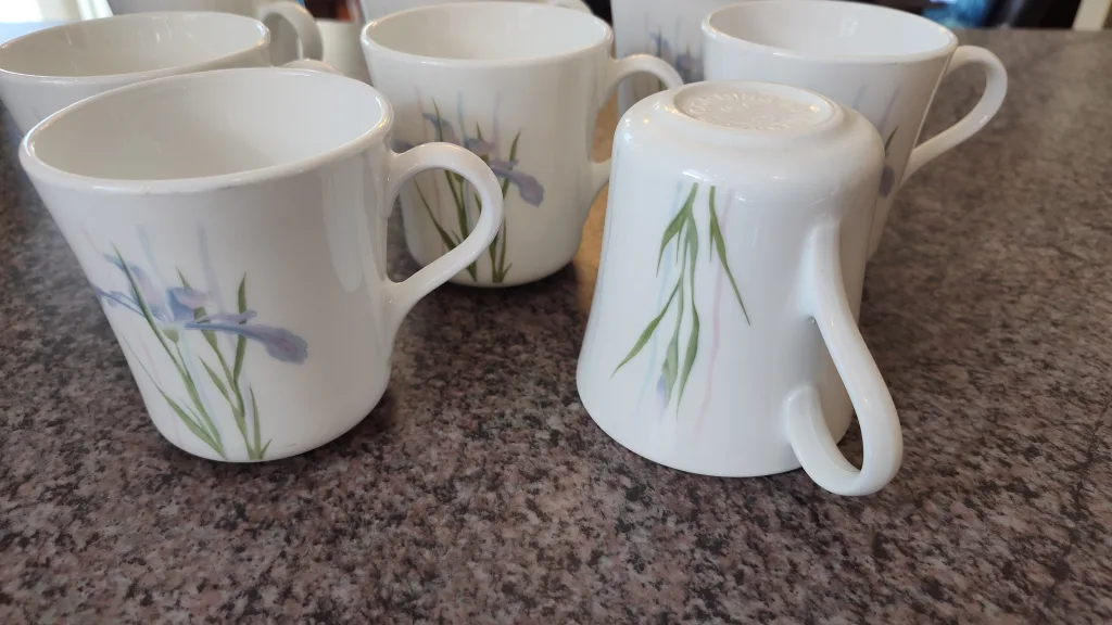Set of 8 Corningware mugs with floral design image indicator(6)