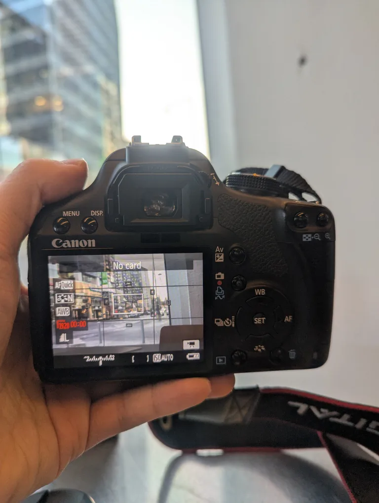 T1i Canon Camera (LIKE NEW) image indicator(3)