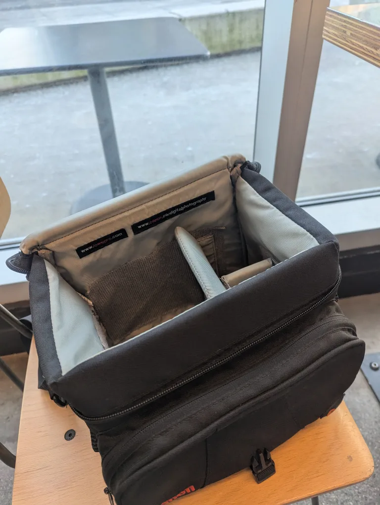 T1i Canon Camera (LIKE NEW) image indicator(5)