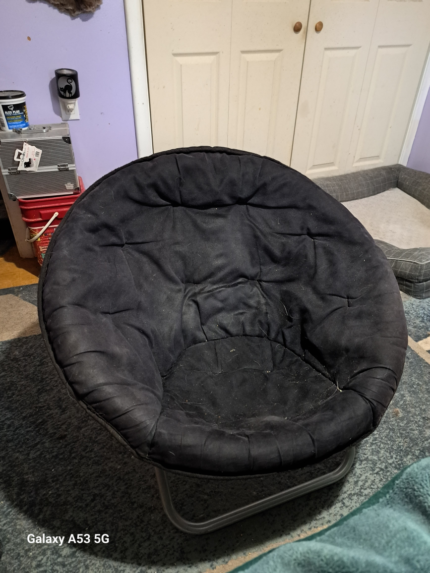 Black Round Saucer Chair