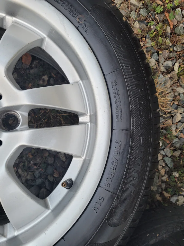 like new BMW 16" Alloy Wheels with 85% Tires image indicator(3)