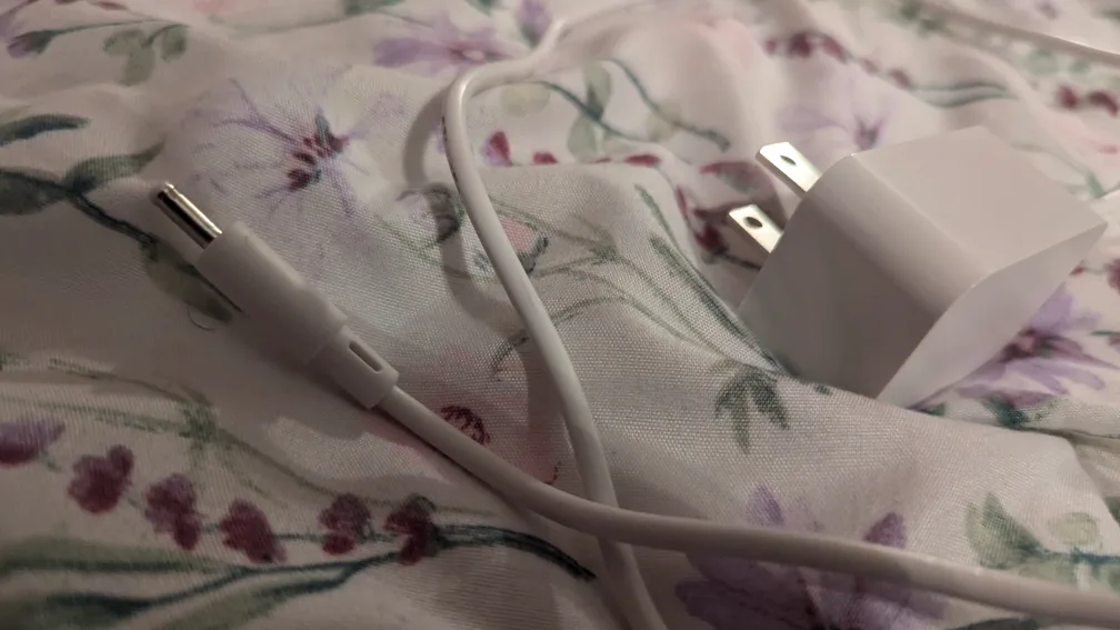 Digital Alarm Clock with USB Charging Port image indicator(5)