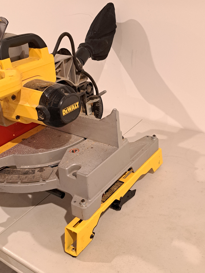 Dewalt 12" compound miter saw - photo 3