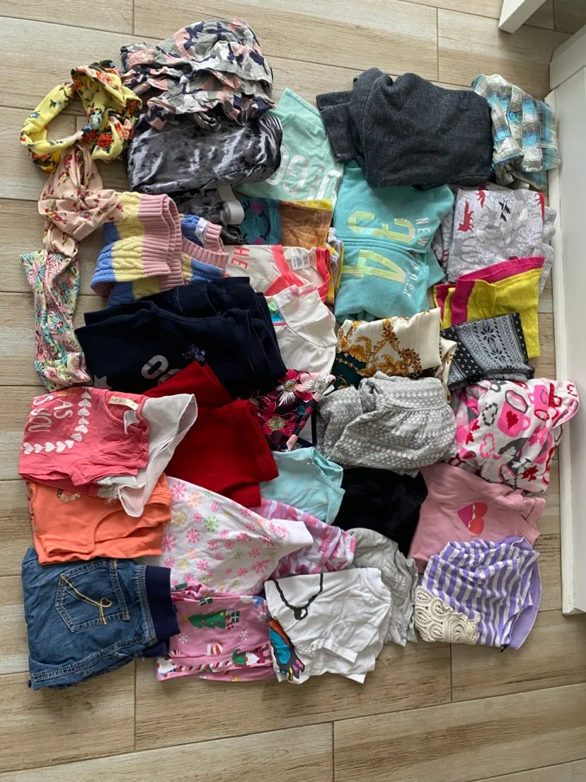 30+ Girls' Clothing Bundle - Size 6-8 thumbnail