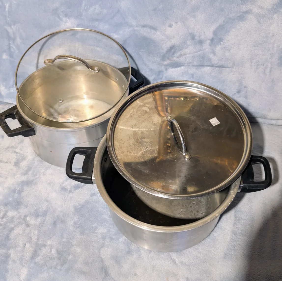 Two  Stock Pots with Lids image indicator(2)