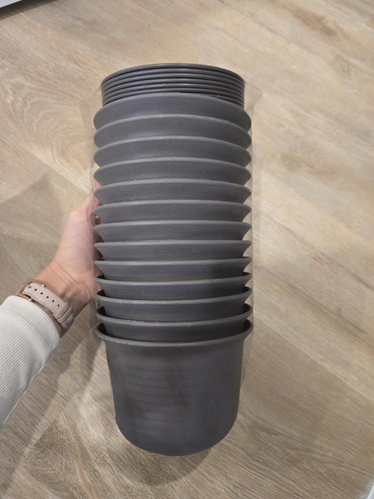 Plastic Plant Pots with drainage - Multicolor