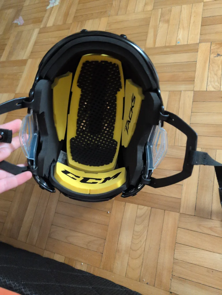 CCM Hockey Helmet image indicator(2)