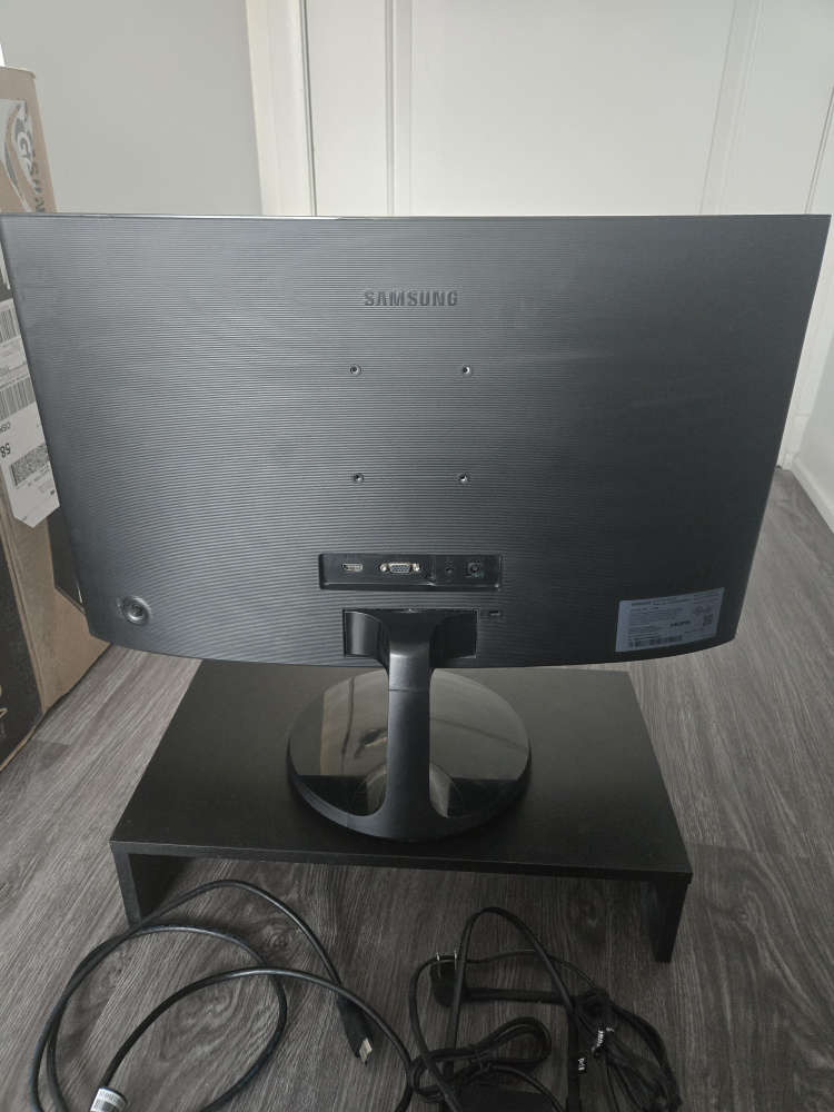 Samsung Curved Monitor - 24 Inch - photo 2
