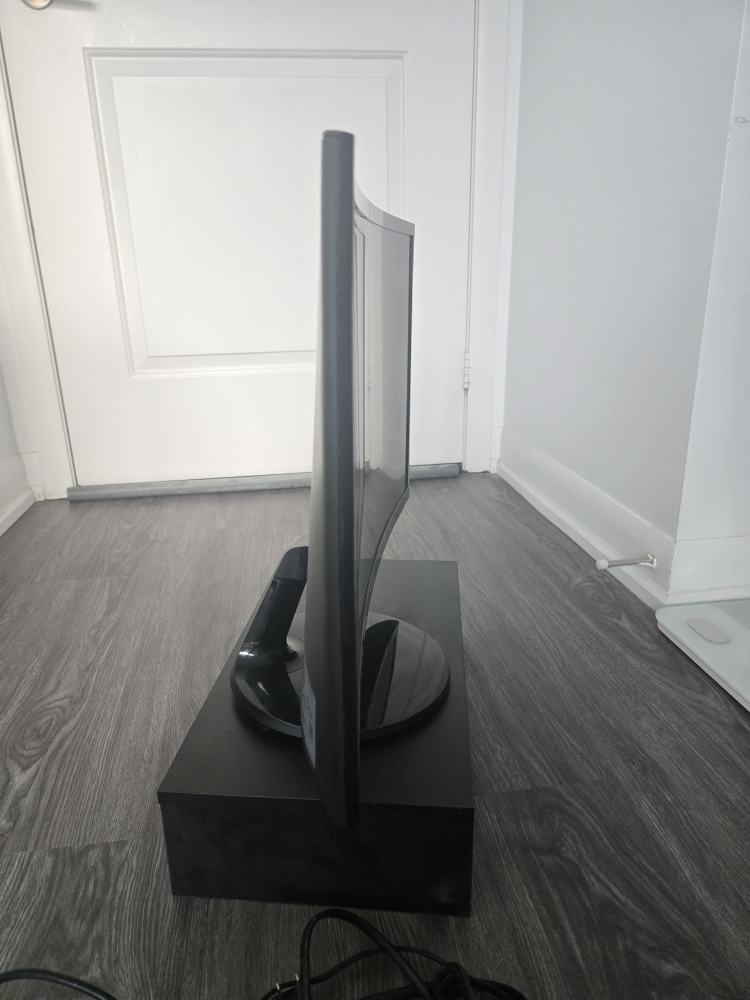Samsung Curved Monitor - 24 Inch - photo 3