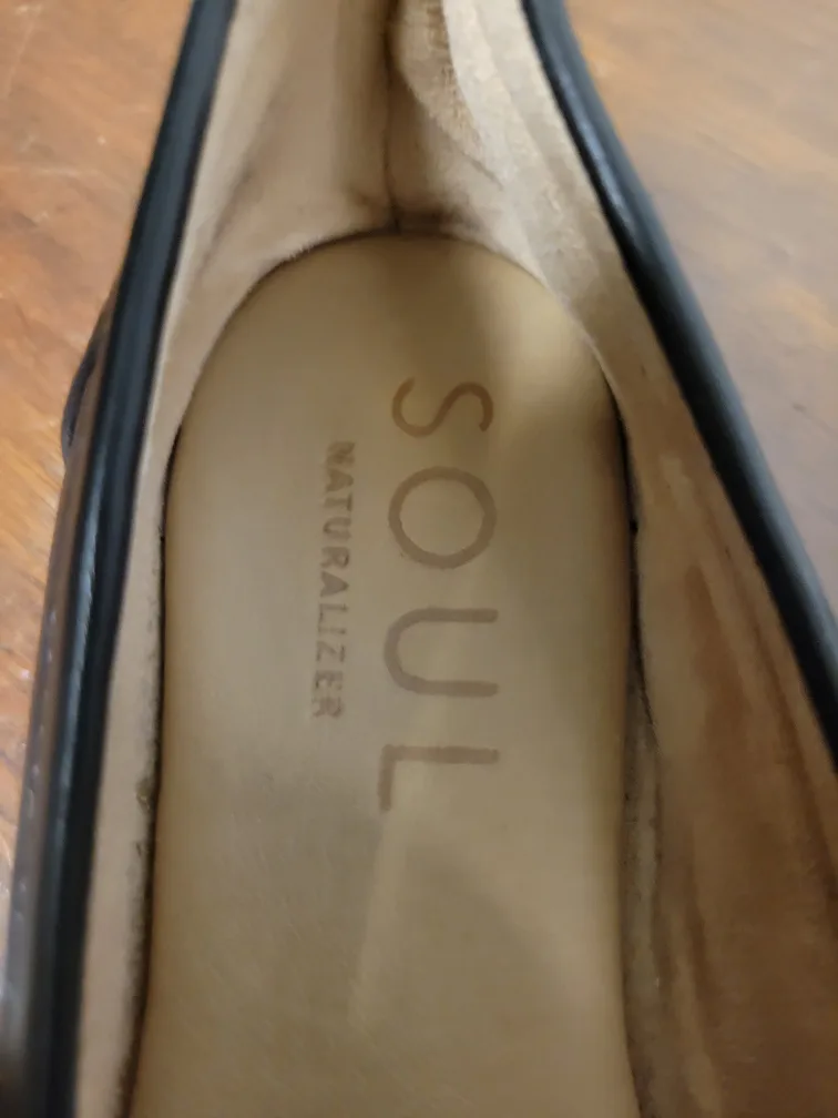 Naturalizer Soul Black Leather Loafers - Size 7.5M image indicator(2)