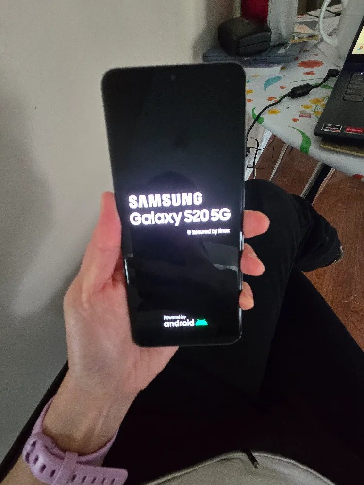 Samsung Galaxy S20 5G - New in Box image indicator(3)