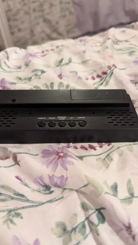 Digital Alarm Clock with USB Charging Port image indicator(2)