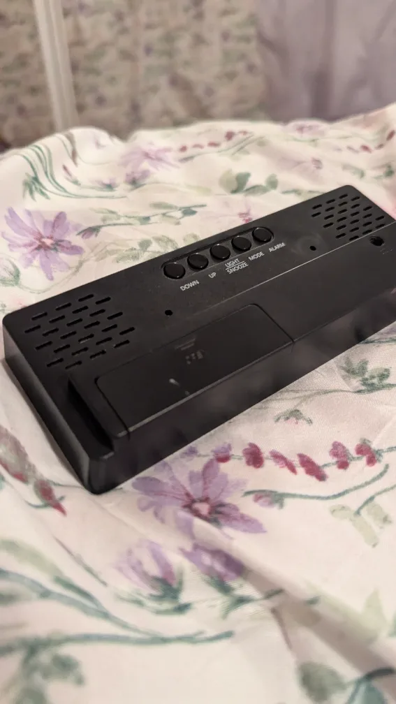 Digital Alarm Clock with USB Charging Port image indicator(3)