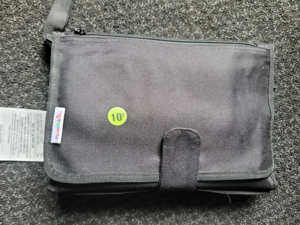 Munchkin Diaper Changing Mat on the go image indicator(3)