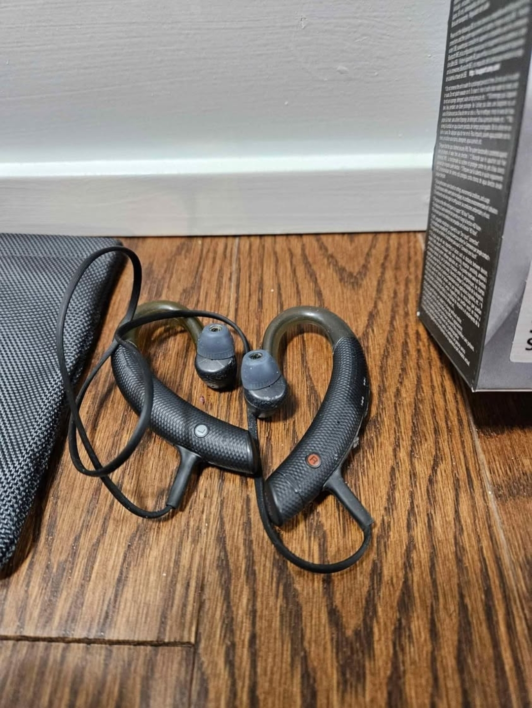 Sony MDR-XB80BS Extra Bass Sports Wireless Headphones - photo 3
