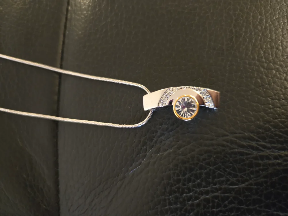 Princessa Necklace with Swarovski Crystals image indicator(3)