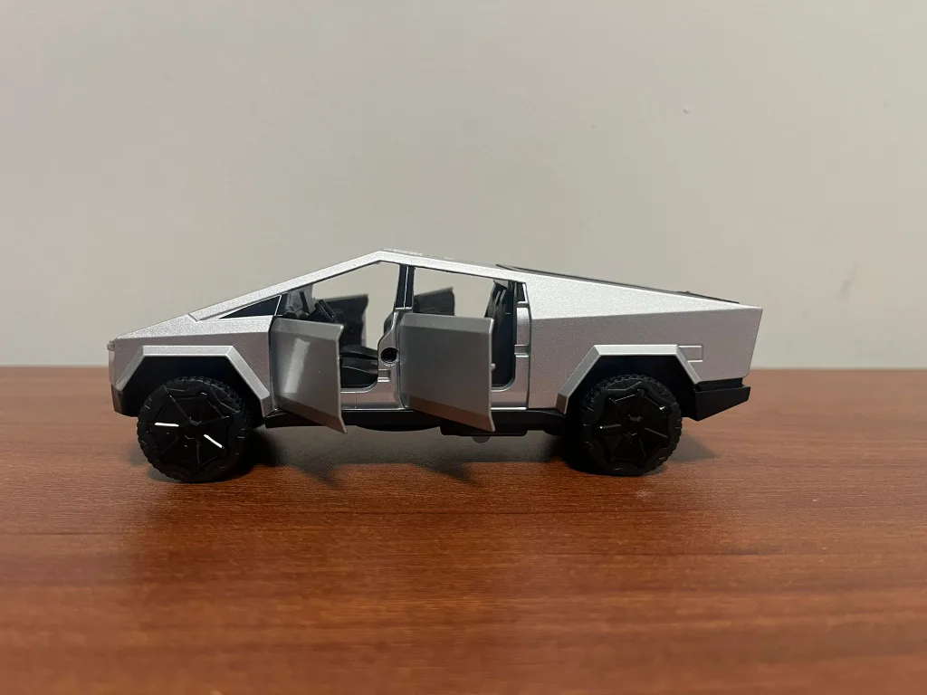 1:32 Tesla Cybertruck image indicator(3)