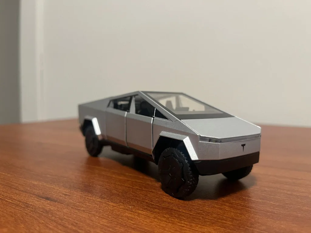 1:32 Tesla Cybertruck image indicator(6)