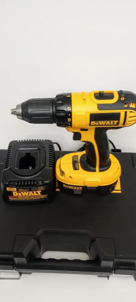 DeWalt 18V Drill/ Driver , Battery pack and Charger, In case image indicator(3)