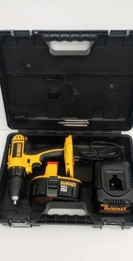 DeWalt 18V Drill/ Driver , Battery pack and Charger, In case image indicator(6)
